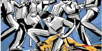 कॅनॉलमध्ये अडकलेली गाडी काढण्यासाठी बोलावून जेसीबी मालकास मारहाण करत लुटले