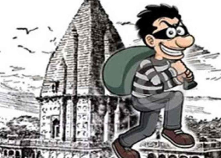 सोलापुरात शेतकऱ्याच्या पत्नीने घरातून साडेचार लाखांच्या दागिनेसह रोख रक्कम घेऊन केले पलायन