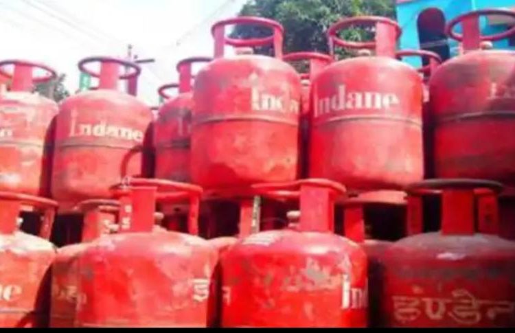 Gas booking Number : आता गॅस बुकिंगसाठी संपूर्ण देशात एकच नंबर; जूना नंबर करा डिलिट