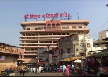 वारकऱ्यांच्या लढ्याला यश! दिवाळीनिमित्त श्री विठ्ठल मंदिराचे महाद्वार उघडले