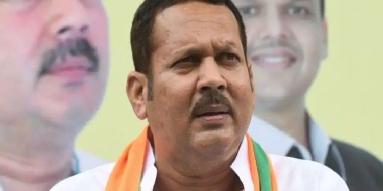 मराठा समाजाला आरक्षण मिळवून देण्याची जबाबदारी मी घेतो, देवेंद्र फडणवीसांच्या हाती सत्ता द्या : उदयनराजे