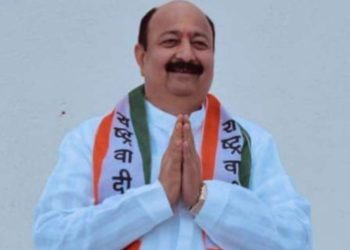 राष्ट्रवादीचे माजी आमदार दीपक साळुंखे-पाटील त्यांच्यावरही कार्यवाहीची मागणी