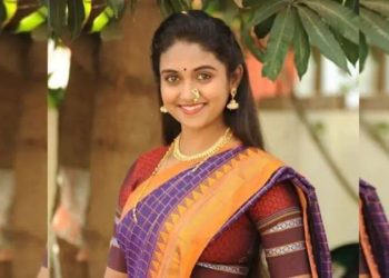 सैराट फेम रिंकू राजगुरू ब्रिटनमध्ये अडकली, कोरोनाच्या नव्या स्ट्रेनमुळे लॉकडाऊनचा फटका