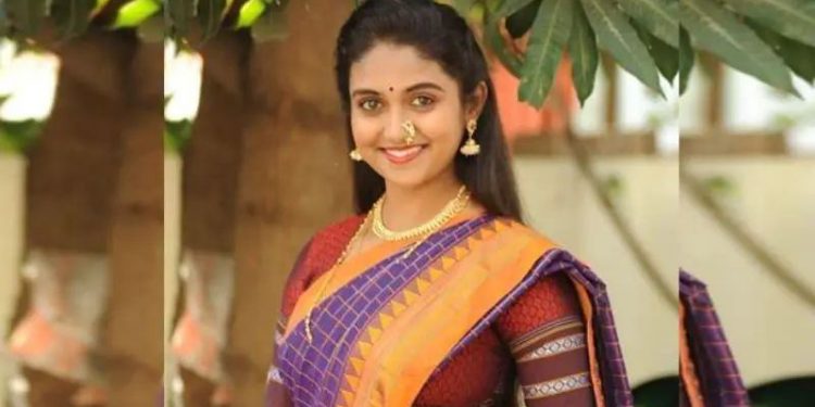 सैराट फेम रिंकू राजगुरू ब्रिटनमध्ये अडकली, कोरोनाच्या नव्या स्ट्रेनमुळे लॉकडाऊनचा फटका