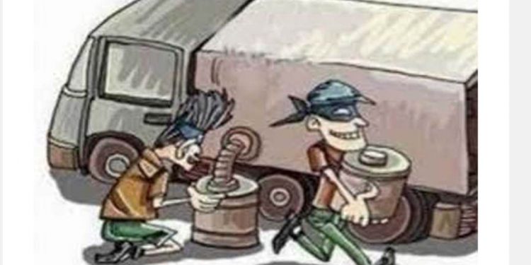 चोरांची नवी शक्कल मंगळवेढ्यात धाडसी चोरी! पंपावरून 1 लाख 24 हजार रुपये किमतीच्या डिझेलची चोरी