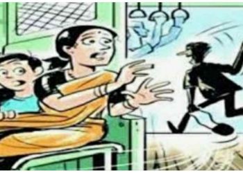 मंगळवेढ्यात बसमध्ये चढत असलेल्या महिलेच्या गळयातील ४५ हजाराचे दागिने पळविले