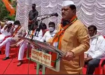 विठ्ठल कारखाना हडप करण्यासाठी अख्ख पवार कुटुंबिय आज प्रचार करत फिरतंय; विरोधी पक्षनेते प्रवीण दरेकरांची राष्ट्रवादीवर सडकून टीका