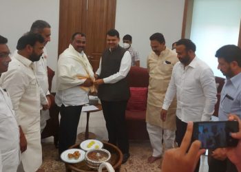 मतदारसंघातील विकासासाठी आ.समाधान आवताडेंनी घेतली देवेंद्र फडणवीसांची भेट; औषधांचा कोटा वाढवून देण्याची केली मागणी
