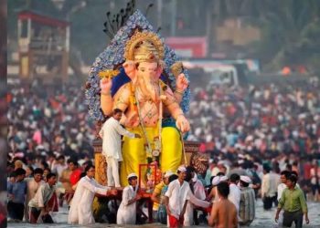 यंदाही गणरायाची प्रतिष्ठापना, विसर्जनाच्या मिरवणुकांनावर कोरोनाचे विघ्न; सरकारचे निर्बंध जारी