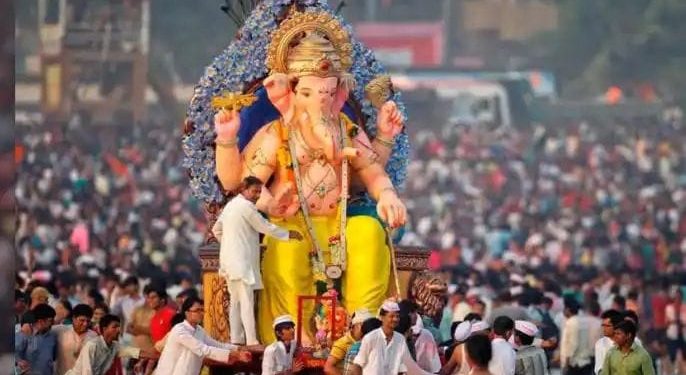 यंदाही गणरायाची प्रतिष्ठापना, विसर्जनाच्या मिरवणुकांनावर कोरोनाचे विघ्न; सरकारचे निर्बंध जारी