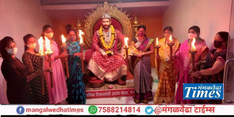 मराठा आरक्षणाची मशाल पेटली मंगळवेढ्यातुन; जिजाऊच्या लेकी उतरल्या आरक्षणाच्या मैदानात