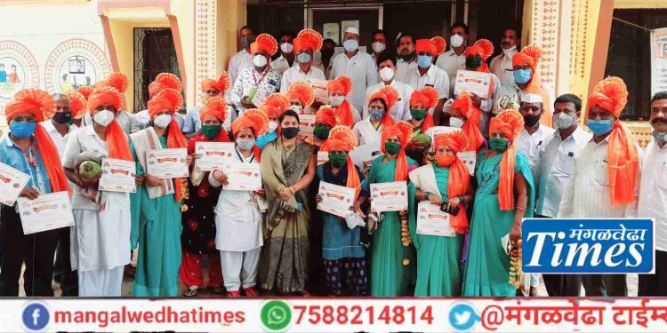 अभिमानास्पद! मंगळवेढ्यात शिवराज्याभिषेक दिनी केला कोविड योद्ध्यांचा सन्मान