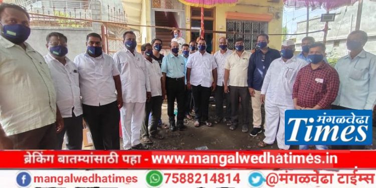 गरजूंना मोफत मास्क वाटप! रिलायन्स फाउंडेशनचे कार्य समाजोपयोगी; आ.समाधान आवताडे