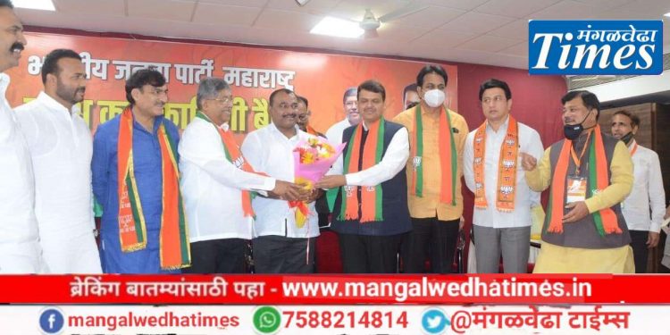 राष्ट्रवादीचा पराभव करणाऱ्या समाधान आवताडेंचा भाजप कार्यकारिणीत सत्कार; जनतेला महाविकासआघाडी मान्य नाही