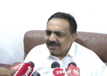 जलसंपदामंत्री जयंत पाटील यांच्या प्रकृतीबाबत आरोग्यमंत्र्यांनी दिली महत्वपूर्ण माहिती; म्हणाले…