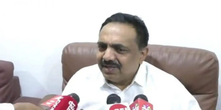 जलसंपदामंत्री जयंत पाटील यांच्या प्रकृतीबाबत आरोग्यमंत्र्यांनी दिली महत्वपूर्ण माहिती; म्हणाले…