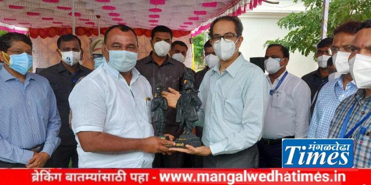 आ.समाधान आवताडेंच्या कामगिरीने भारावले मुख्यमंत्री; तोंडभरून केले कौतुक