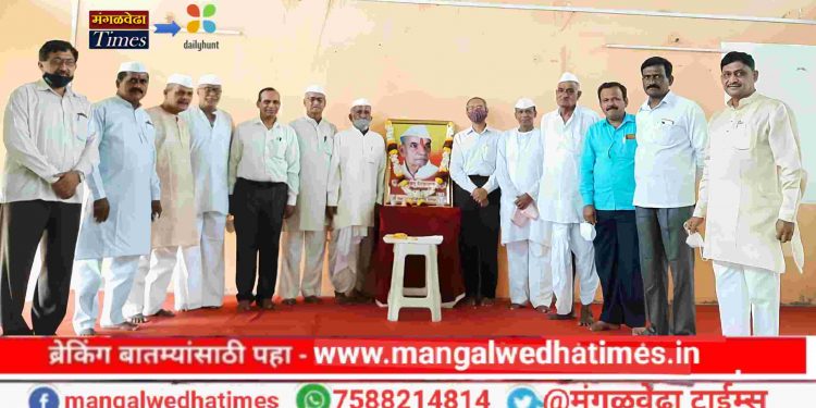 रतनचंद शहा यांच्या अनेक आठवणी जागवून श्रध्दांजली अर्पण करण्यात आली; पुण्यस्मरणदिनानिमित्त वृक्षारोपण व रक्तदान शिबिर संपन्न