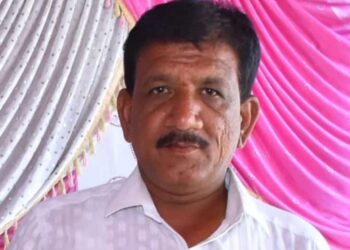 दुर्दैवी घटना! मंगळवेढ्यात क्रेनखाली चिरडून माजी उपसरपंचाचा जागीच मृत्यू; दसऱ्या दिवशीच ‘या’ गावावर पसरली शोककळा