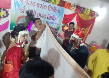 मंगळवेढ्यात अनोखा विवाह सोहळा! डॉ.शरद शिर्के यांचा पत्नीशी पुनर्विवाह
