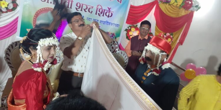 मंगळवेढ्यात अनोखा विवाह सोहळा! डॉ.शरद शिर्के यांचा पत्नीशी पुनर्विवाह