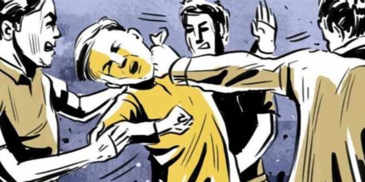 ऊस बिल मागण्यास गेलेल्या शेतकरी संघटनेच्या पदाधिकारी व शेतकऱ्याला कारखान्याच्या चेअरमन कडून मारहाण