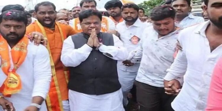 मोठी बातमी! शिवसेनेचे आमदार तानाजी सावंत भाजपत जाण्याची शक्यता? देवेंद्र फडणवीसांची घेतली भेट