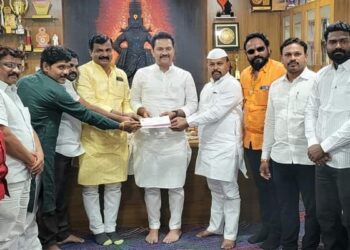 मंगळवेढा येथे छत्रपती शिवाजी महाराजांचा पुतळ्याचे काम सुरू; अभिजीत पाटील यांच्याकडून ५ लाखांची मदत