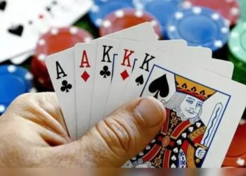 मंगळवेढ्यात शैक्षणिक वर्तुळात खळबळ; जुगार खेळतांना शिक्षक सापडला