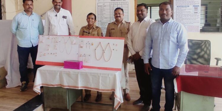 दबंग कामगिरी! मंगळवेढ्यातील ८ घरफोडीचे गुन्हे उघडकीस, दरोड्याच्या तयारीत आलेले सराईत गुन्हेगार जेरबंद; १० तोळे सोने केले जप्त