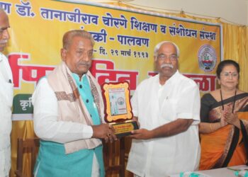 अभिमानास्पद! देवमाणूस प्रा.शिवाजीराव काळुंगे यांचा ‘या’ संस्थेने ‘शिक्षण व सहकाररत्न’ पुरस्कार देऊन केले सन्मानित