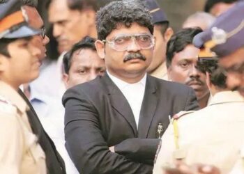 Breaking! अॅड.गुणरत्न सदावर्ते पोलिसांच्या ताब्यात; शरद पवारांच्या घरावर आंदोलन भोवले