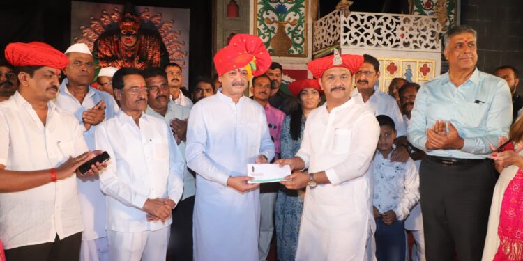 राज्याभिषेकासाठी १ लाख ५१ हजार दिला मदतीचा हात, अभिजीत पाटलांच्या रूपाने जिल्ह्याला मोठ्या मनाचा नेता मिळाला; छत्रपती संभाजी महाराजांचे गौरवोद्गार