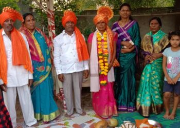 अभिमानास्पद! ग्रामसेविका संगीता माने यांनी जनमानसात मिसळून काम केले; सरपंच रेखा माळी यांचे गौरवोद्गार