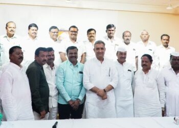 कारखान्यात पूर्णवेळ लक्ष देऊन कामकाज करा, ‘यांच्यावर’ अवलंबून राहू नका; आ.परीचारकांचा दामाजीच्या संचालकांना महत्त्वाचा सल्ला