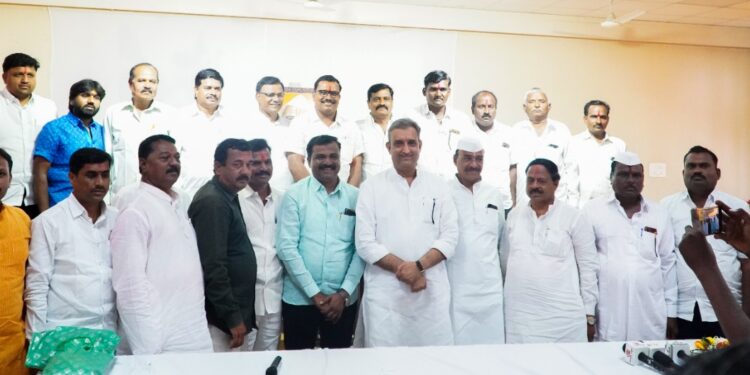 कारखान्यात पूर्णवेळ लक्ष देऊन कामकाज करा, ‘यांच्यावर’ अवलंबून राहू नका; आ.परीचारकांचा दामाजीच्या संचालकांना महत्त्वाचा सल्ला