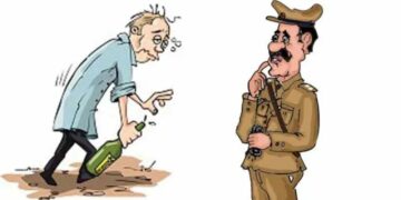 दारुडा भाऊसाहेब! गटविकास अधिकारी कार्यालयामध्ये ग्रामसेवकाचा दारू पिऊन धिंगाणा; पोलिस ठाण्यात गुन्हा दाखल