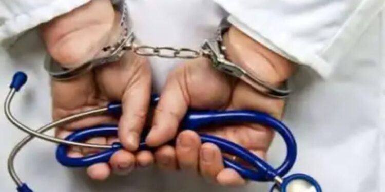 Breaking! मंगळवेढ्यातील डॉक्टरचा अल्पवयीन मुलीवर बलात्कार, चिडलेल्या नागरीकांनी दिला चाेप; पोलिसांनी केले त्याला गजाआड