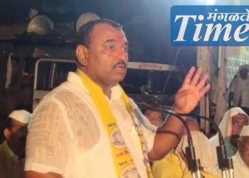 आमदार समाधान आवताडे यांची भर पावसात सभा; विरोधकांना झोडपून काढले