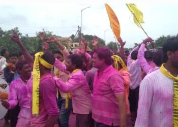 Breaking! सत्ताधाऱ्यांना धक्का देत दुसऱ्या फेरीअखेर समविचारी आघाडीचे “विमान” सुसाट; कार्यकर्त्यांची गुलालाची उधळण