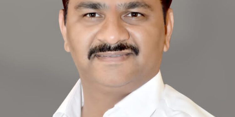 शेतकऱ्यांना कष्टाचे फळ मिळणार; पहिल्या हंगामात ऊसाला ‘एवढा’ दर देणार; अभिजित पाटील चेअरमन होताच केली मोठी घोषणा