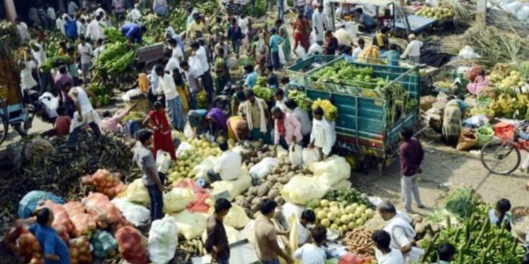 मंगळवेढा कृषी बाजार समितीत ‘या’ शेतकऱ्यांना मतदानाचा हक्क; नव्या निर्णयामुळे मिनी विधानसभेचे स्वरूप; गावोगावी प्रचाराला जावे लागणार