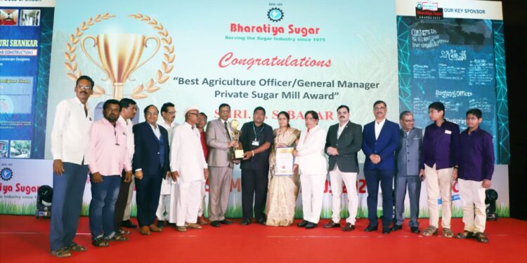 अभिमानास्पद! ‘जकराया’ शुगरचे नानासाहेब बाबर यांना ‘बेस्ट अग्रिकल्चर पुरस्कार’