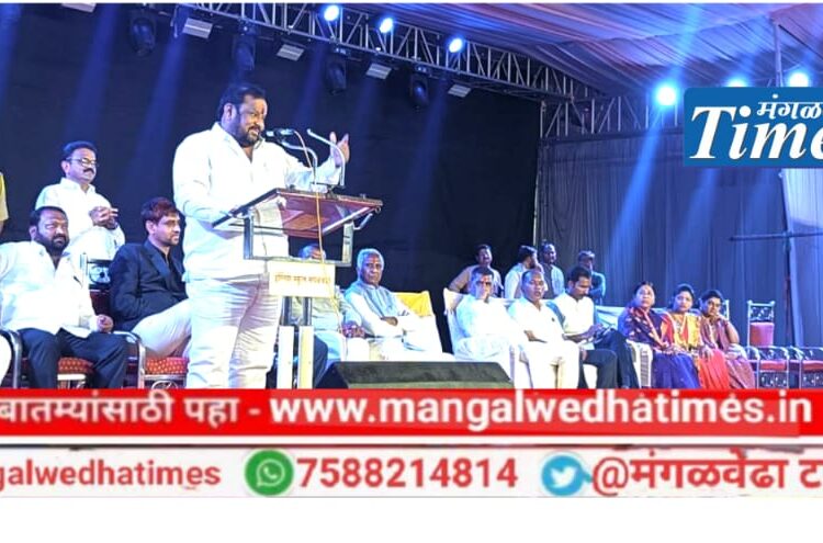 आमदार शहाजी पाटील यांच्या एंन्ट्रीने युवा महोत्सवाला आली रंगत, खास शैलीत विद्यार्थ्यांशी साधला संवाद; म्हणाले…