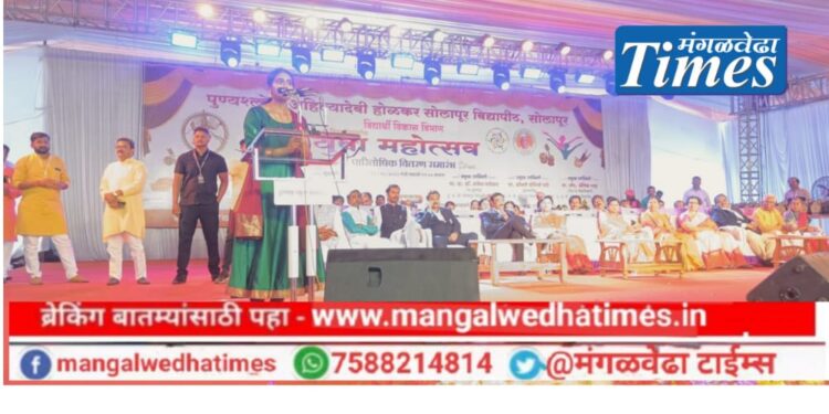 आर्ची म्हणून नाही तर तुमच्या नावाने युवा महोत्सवातून वेगळी ओळख निर्माण करा; अभिनेत्री रिंकू राजगुरूने विद्यार्थ्यांशी साधला संवाद