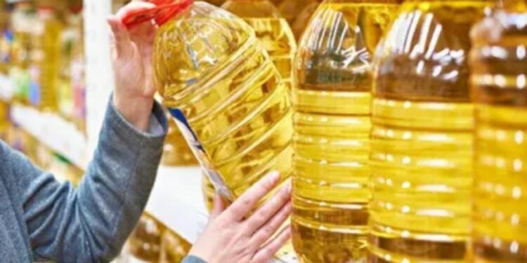 मंगळवेढेकरांनो! केमिकल फ्री, आजारांना दुर ठेवणारे शुद्ध घाण्याचे नैसर्गिक तेल मिळतंय घरपोच; तेल बियांपासून तुमच्या समोरच तेल काढून दिले जाणार; अमृतधारा मिलचा उपक्रम