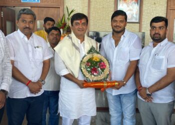 ‘हॉटेल सुगरण’ला खासदार धनंजय महाडिक यांची सदिच्छा भेट; म्हणाले…