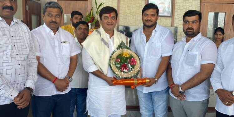 ‘हॉटेल सुगरण’ला खासदार धनंजय महाडिक यांची सदिच्छा भेट; म्हणाले…