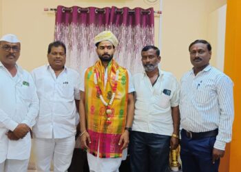 सिद्धेश्वर आवताडे यांचा कर्नाटकातील पद्धतीने केला सत्कार; अंबादास कुलकर्णी शुभेच्छा देताना म्हणाले…