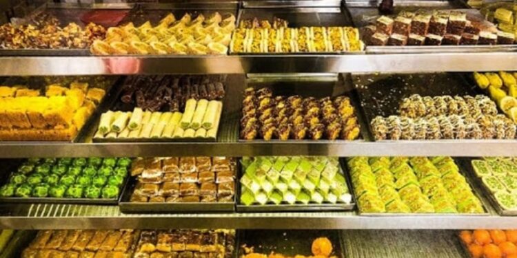 वारकऱ्यांच्या जीविताशी खेळ! कार्तिकी यात्रेत ‘इतक्या’ हजारांचा भेसळ पेढा कचऱ्यात, ‘या’ पदार्थाची भेसळ उघड; अन्न व औषध प्रशासनाची धडक मोहीम